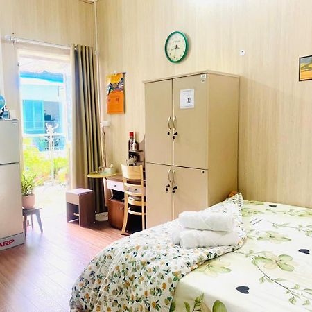 Cozy Homestay With Large Bed, Private Bathroom, Large Balcony Hanói Exterior foto