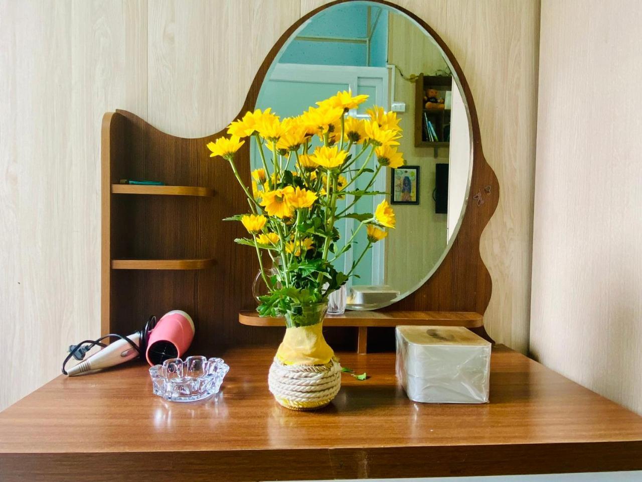 Cozy Homestay With Large Bed, Private Bathroom, Large Balcony Hanói Exterior foto