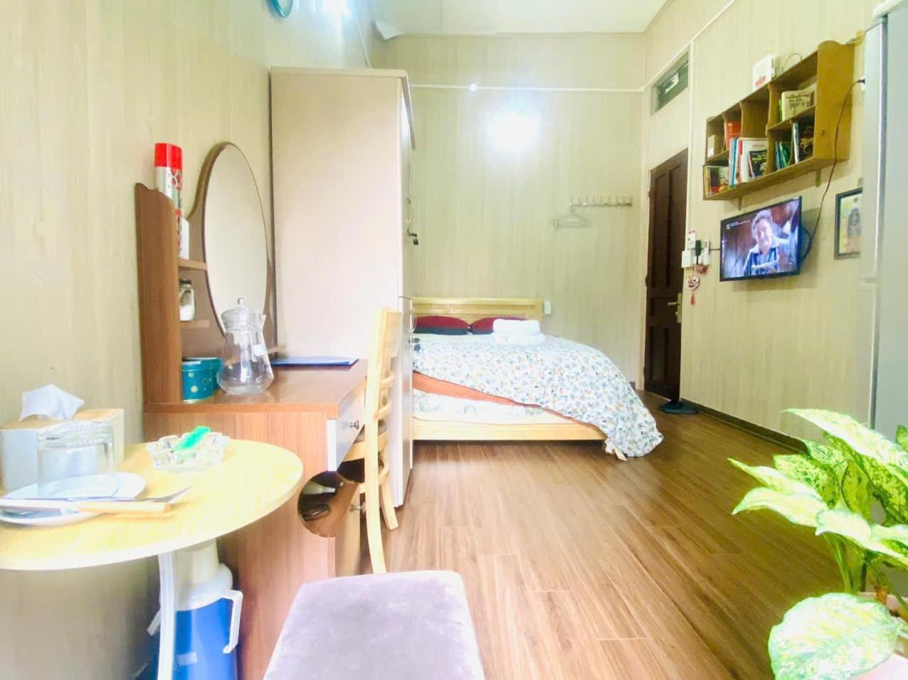 Cozy Homestay With Large Bed, Private Bathroom, Large Balcony Hanói Exterior foto